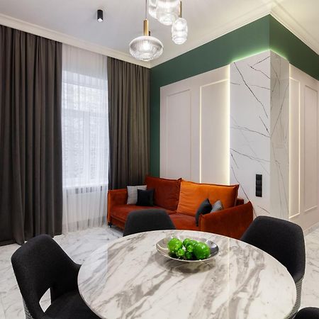 Leogrand Apartments On Franka 35 Lviv Ngoại thất bức ảnh