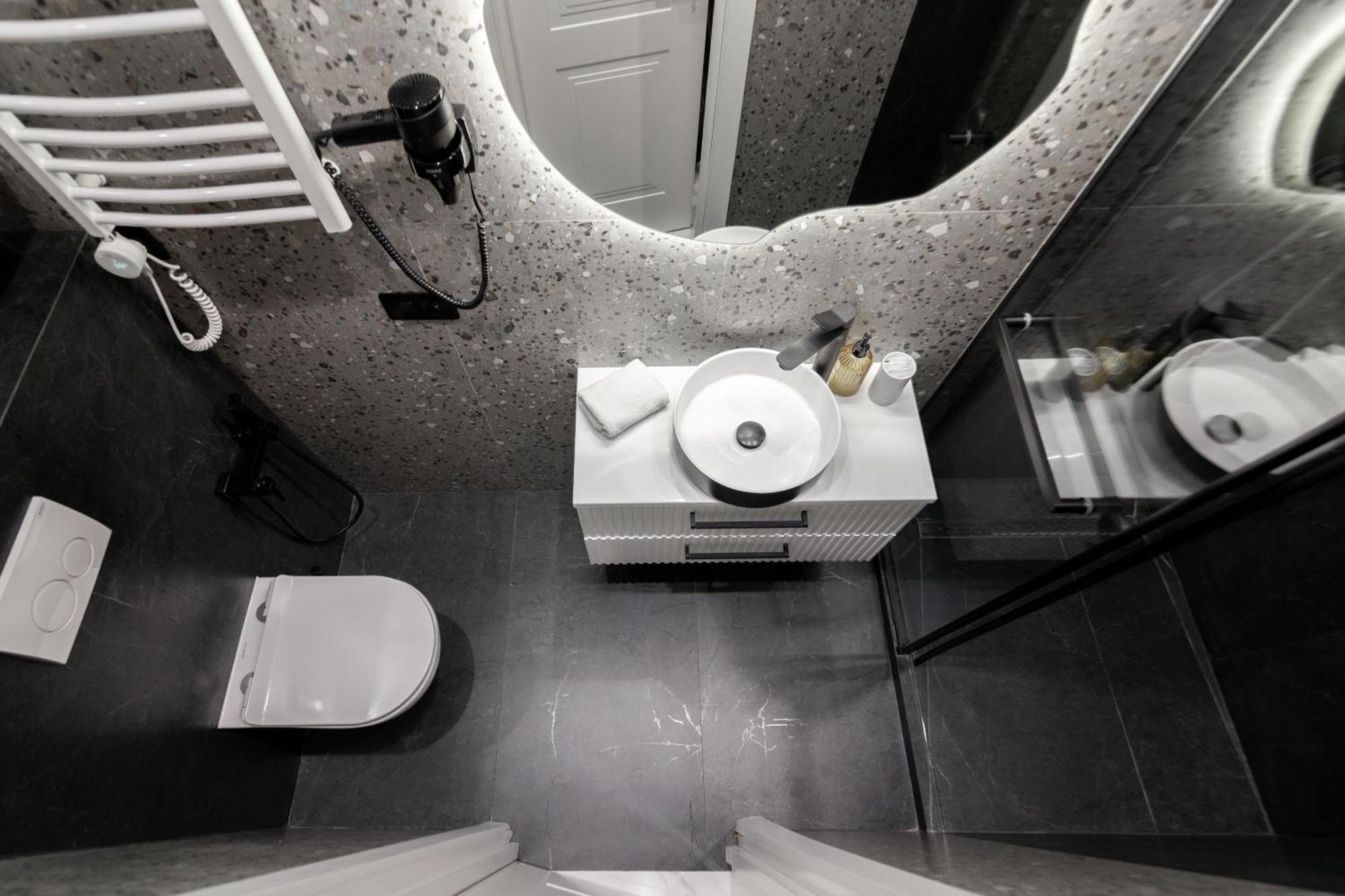 Leogrand Apartments On Franka 35 Lviv Ngoại thất bức ảnh