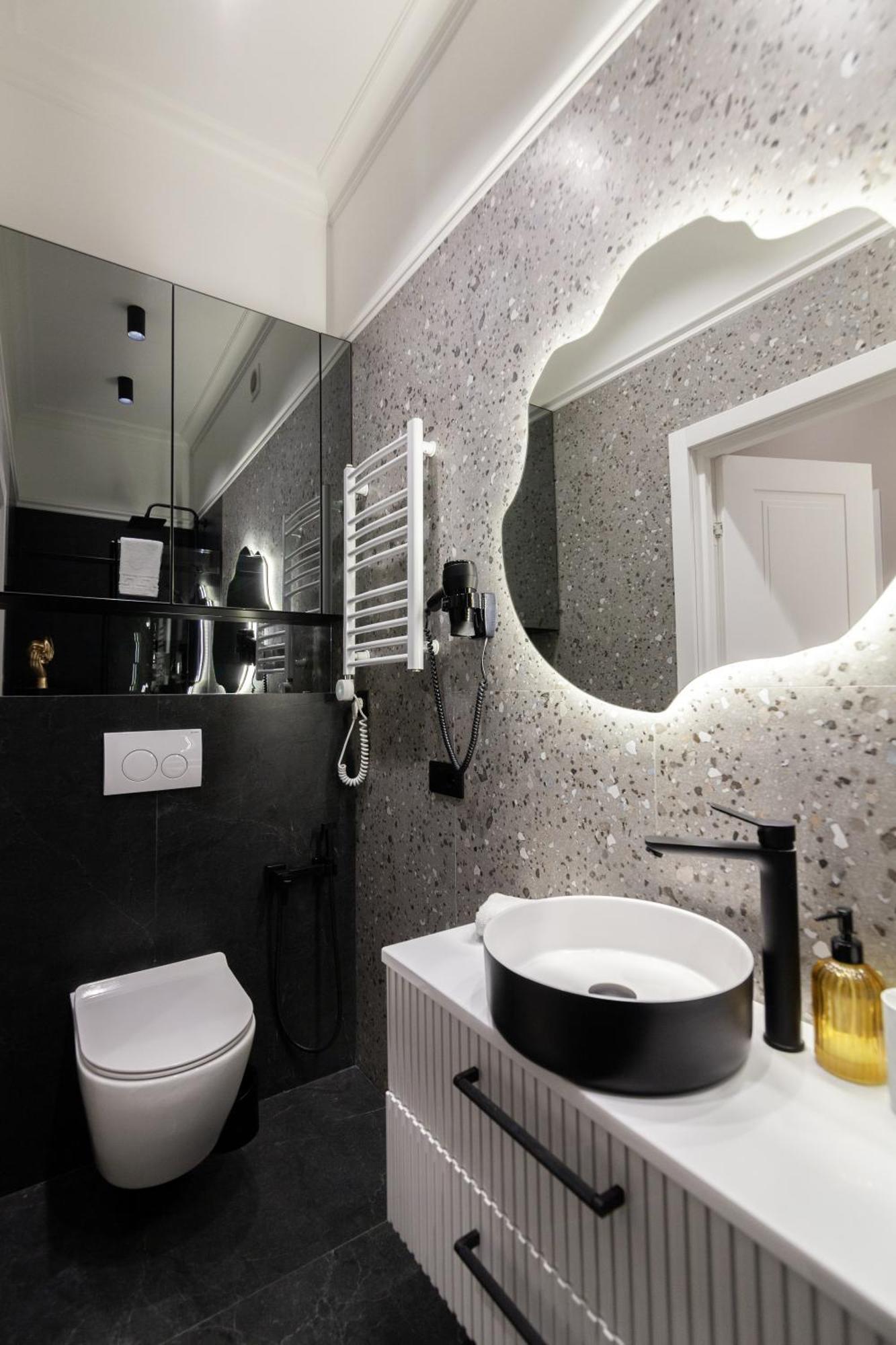 Leogrand Apartments On Franka 35 Lviv Ngoại thất bức ảnh