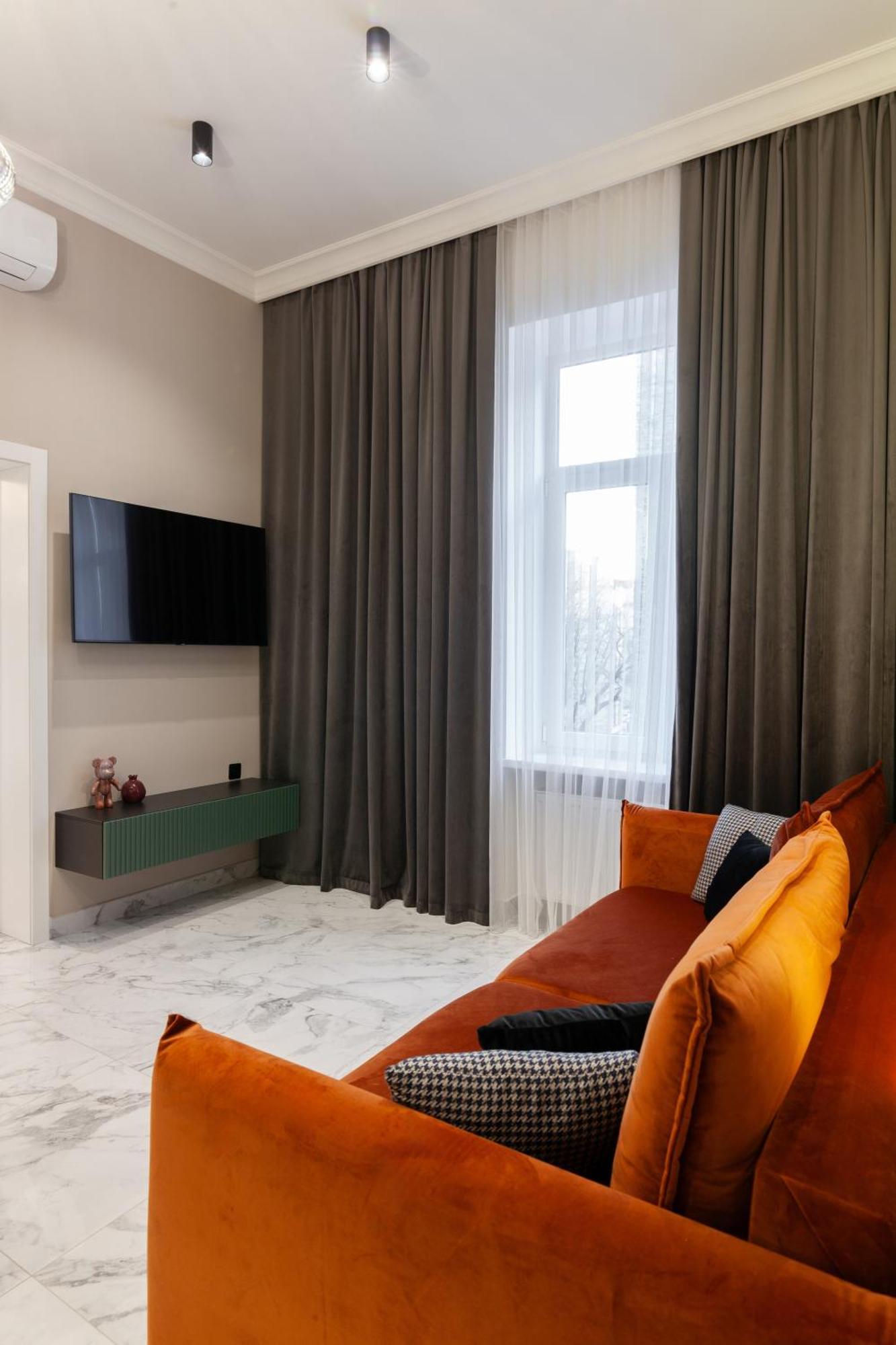 Leogrand Apartments On Franka 35 Lviv Ngoại thất bức ảnh