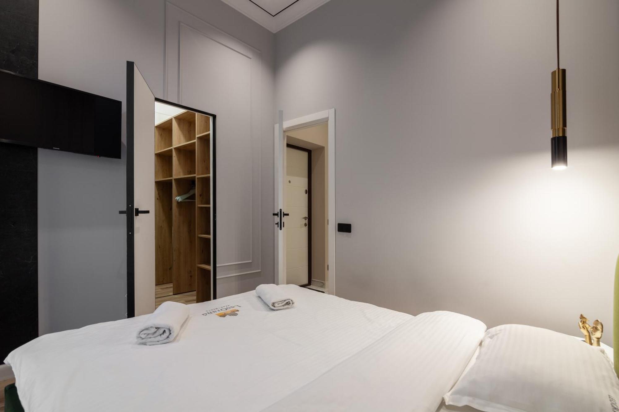 Leogrand Apartments On Franka 35 Lviv Ngoại thất bức ảnh