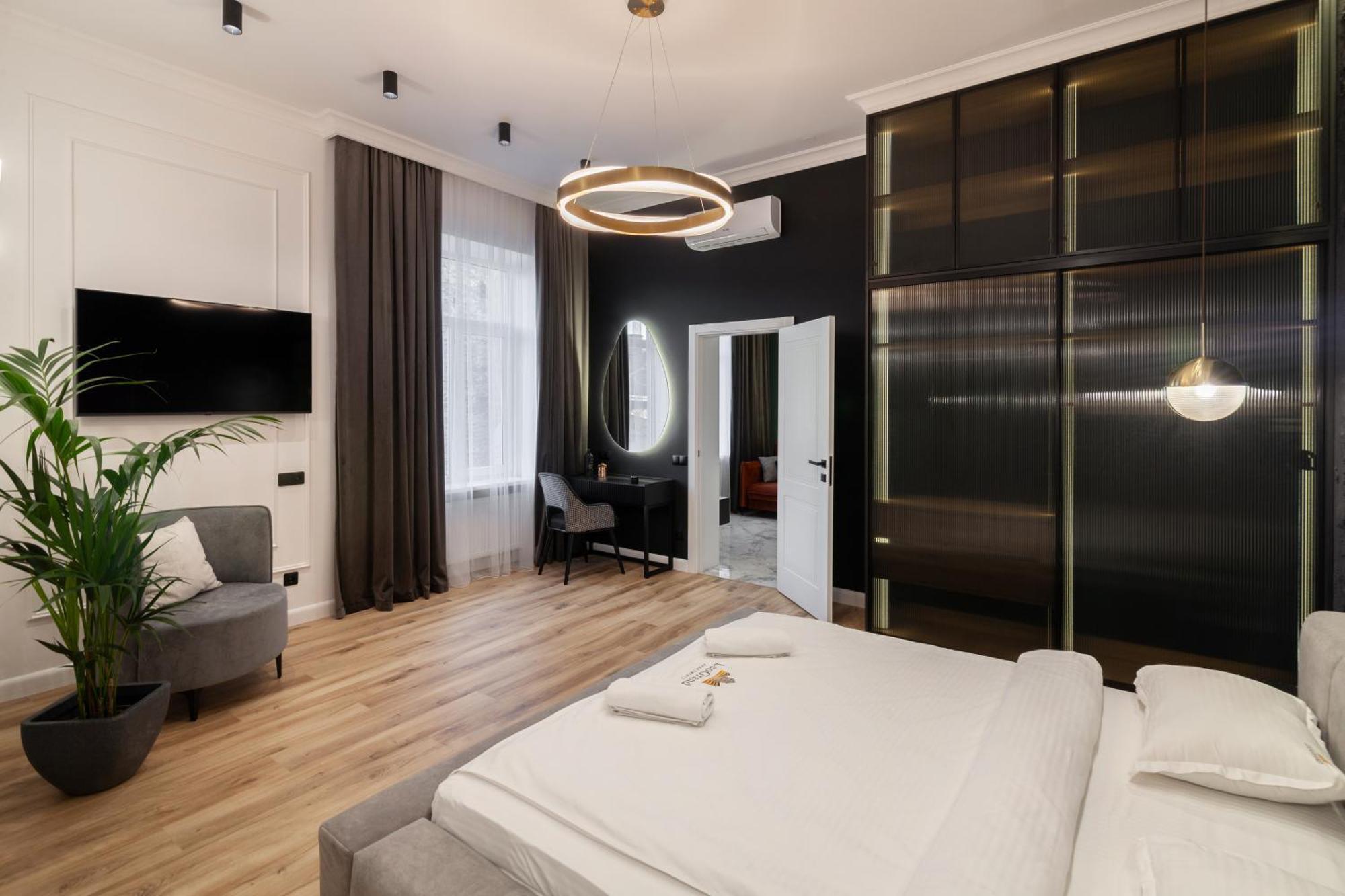 Leogrand Apartments On Franka 35 Lviv Ngoại thất bức ảnh