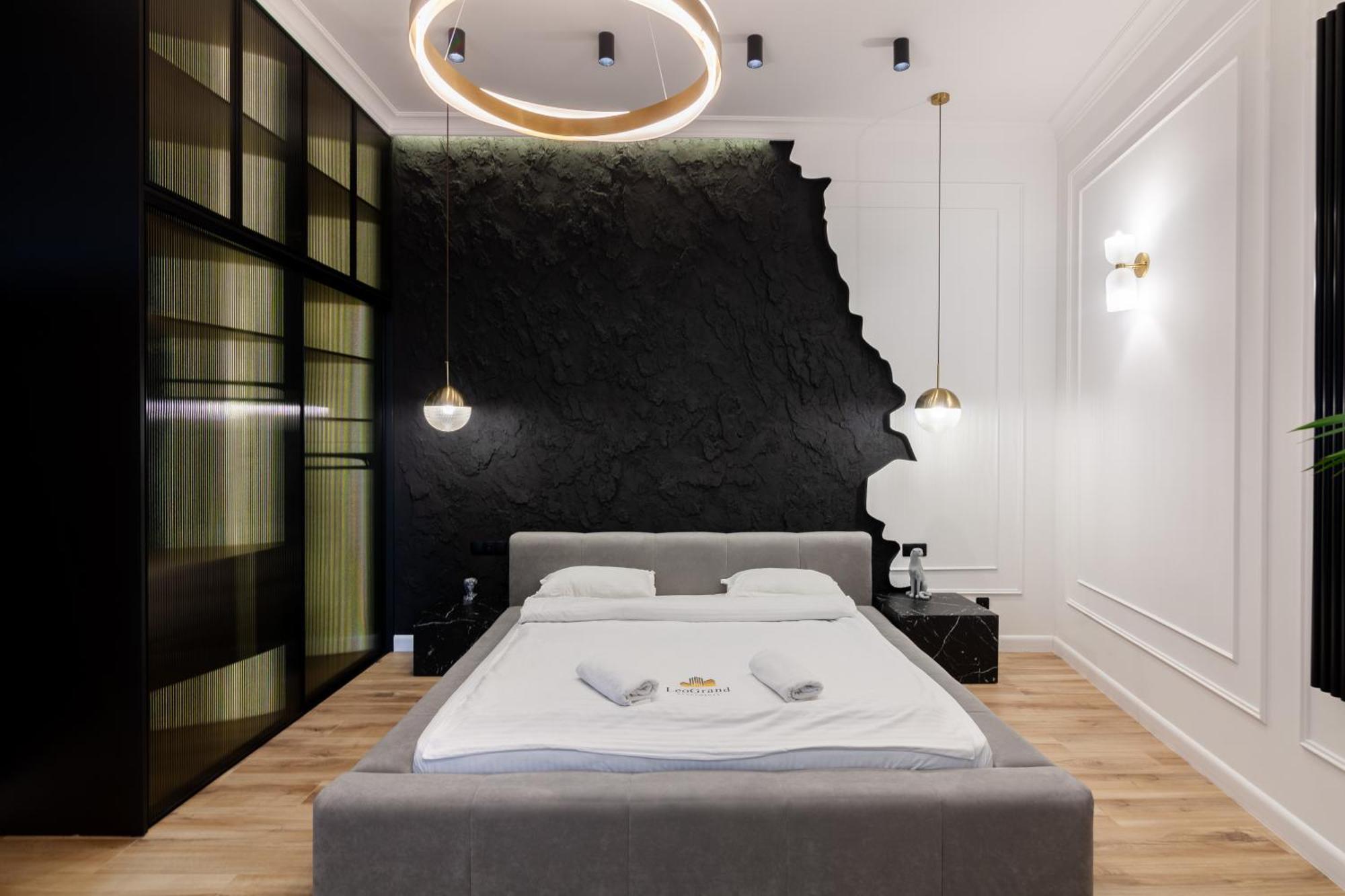 Leogrand Apartments On Franka 35 Lviv Ngoại thất bức ảnh