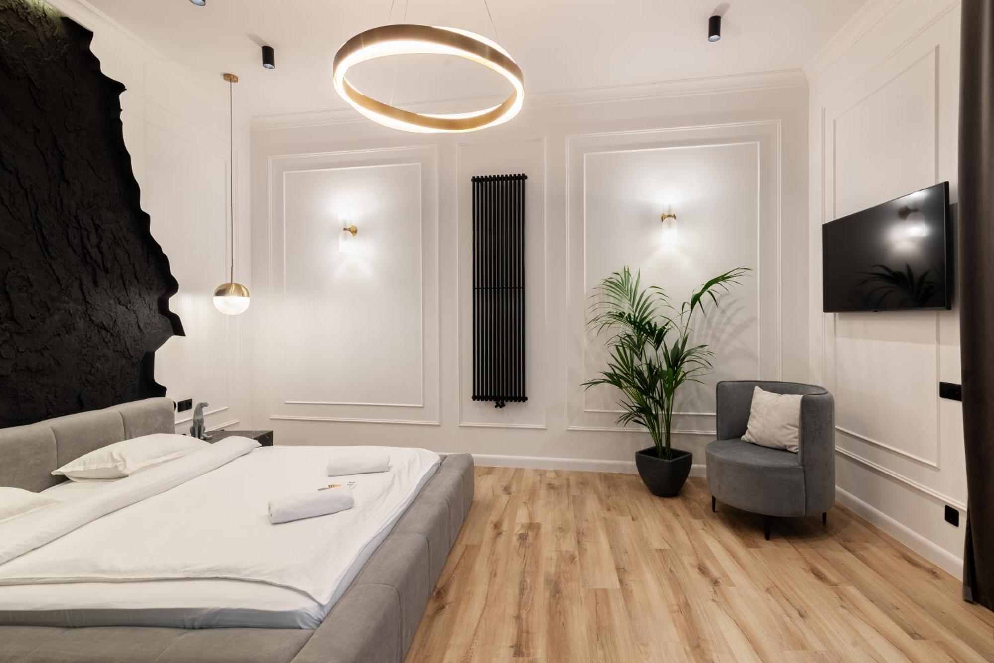 Leogrand Apartments On Franka 35 Lviv Ngoại thất bức ảnh
